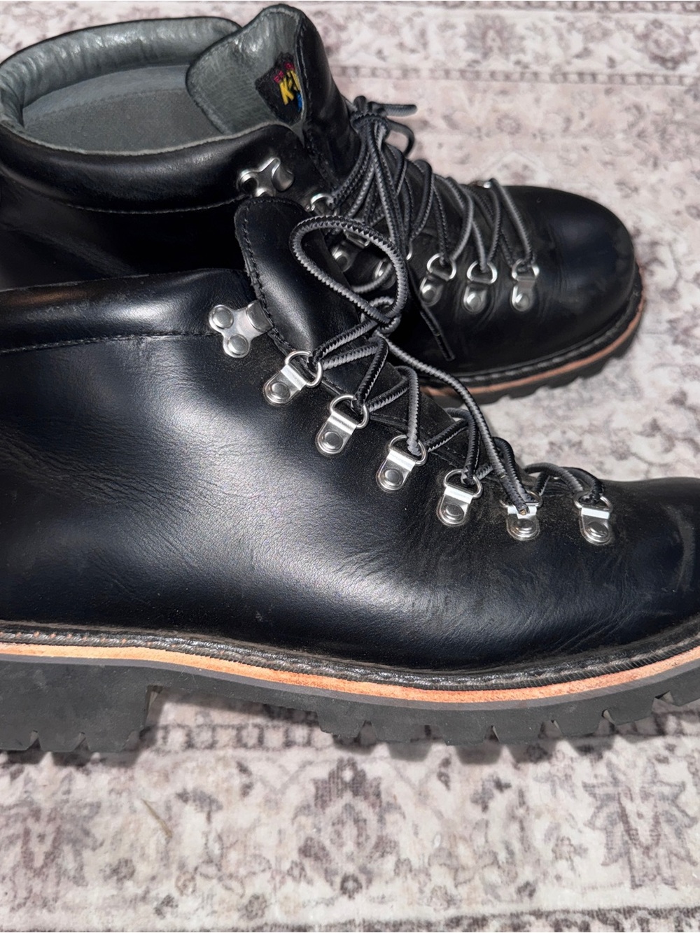 Eddie Bauer Men's K-6 hiking boots US size 10.5 Black Vibram sole